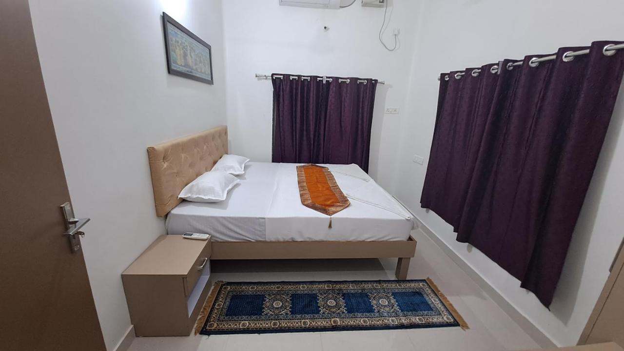 Purple Lotus Hotel Варанаси Экстерьер фото